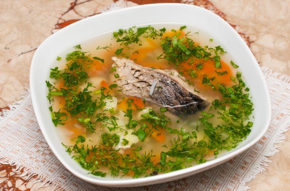 Рыбный суп-уха из сазана с рисом